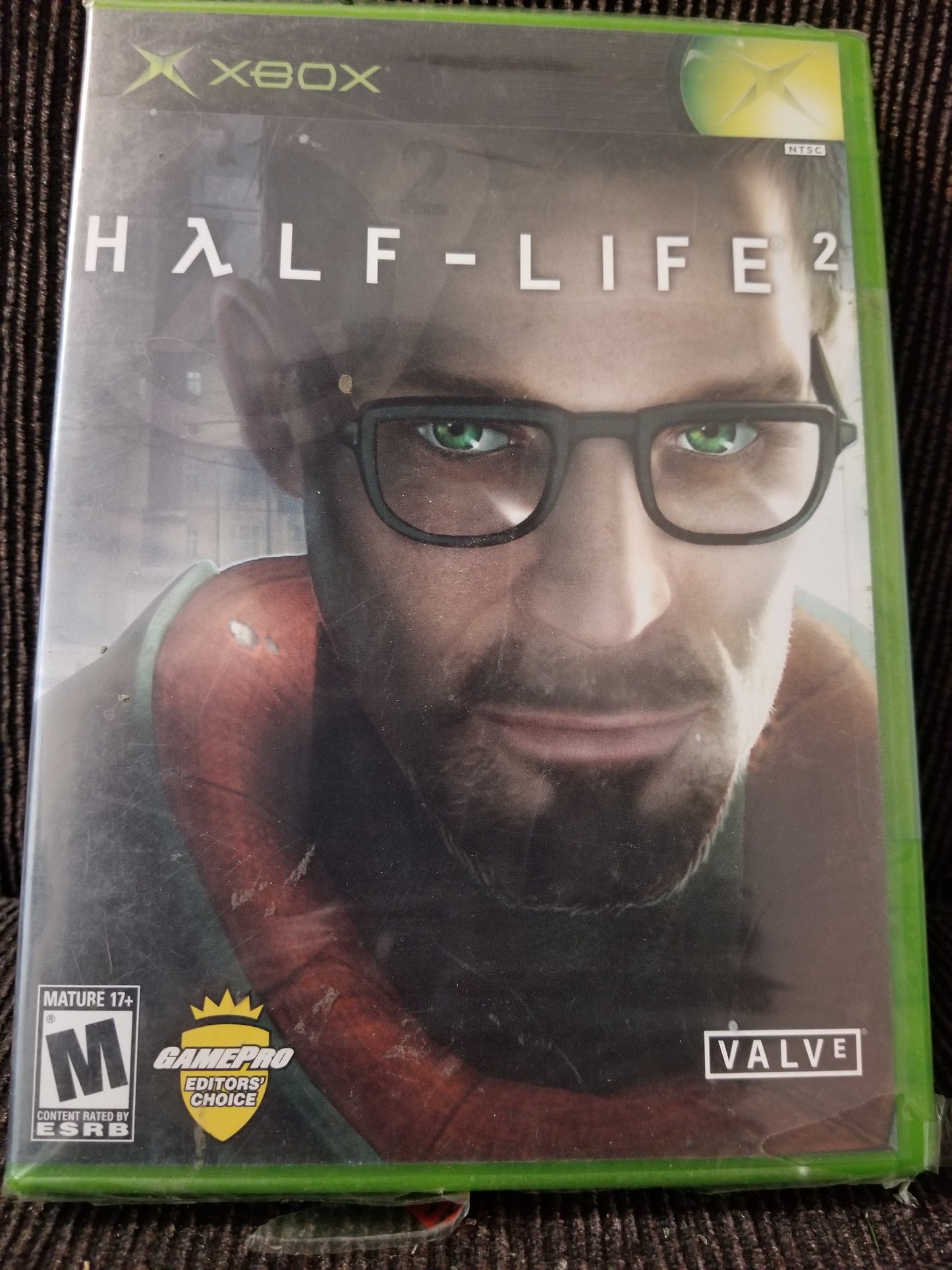 half life 2 NEW SEALED ( slight tears)