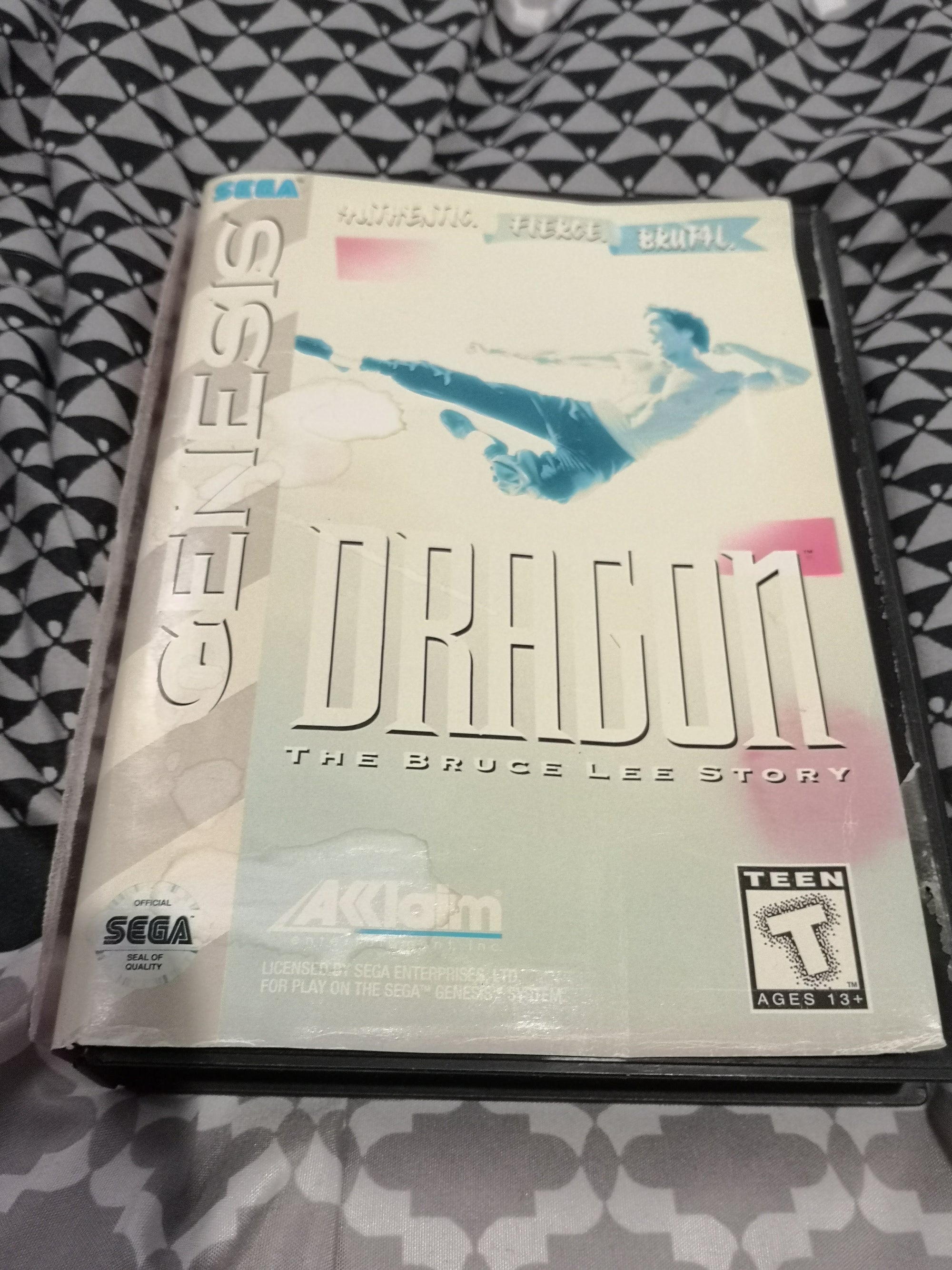 Dragon the bruce lee story CB sun faded cover